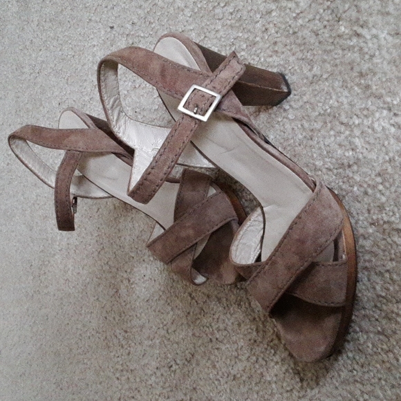 Boden Block Tan Heel Sandals - Picture 4 of 5